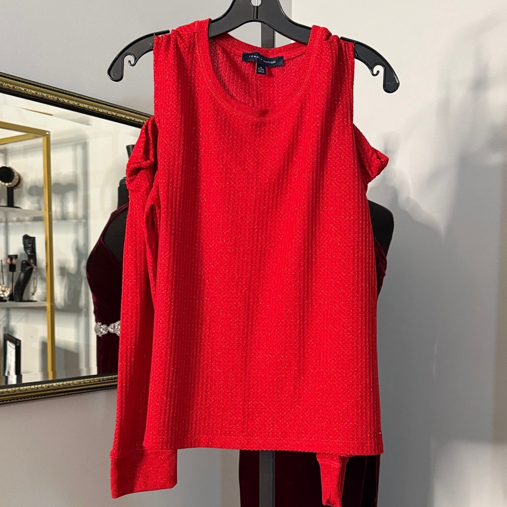 Red shoulders Cut-Out Long Sleeves Skarling Top